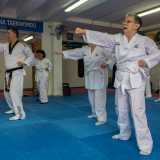 Unendo poi le loro voci nel kiai, suono gutturale che accompagna il momento culminante di un kata (forma) o di un kumite (combattimento), in cui deve essere incanalata l�energia per sopraffare l�avversario